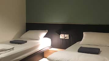 Standard Twin Room with Shared Bathroom (without Window) | Wifi gratis