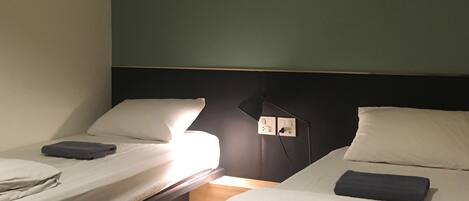 Standard Twin Room with Shared Bathroom (without Window) | 무료 WiFi
