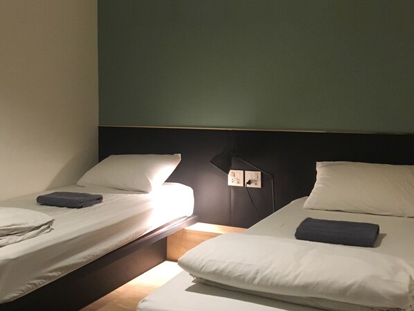 Standard Twin Room with Shared Bathroom (without Window)