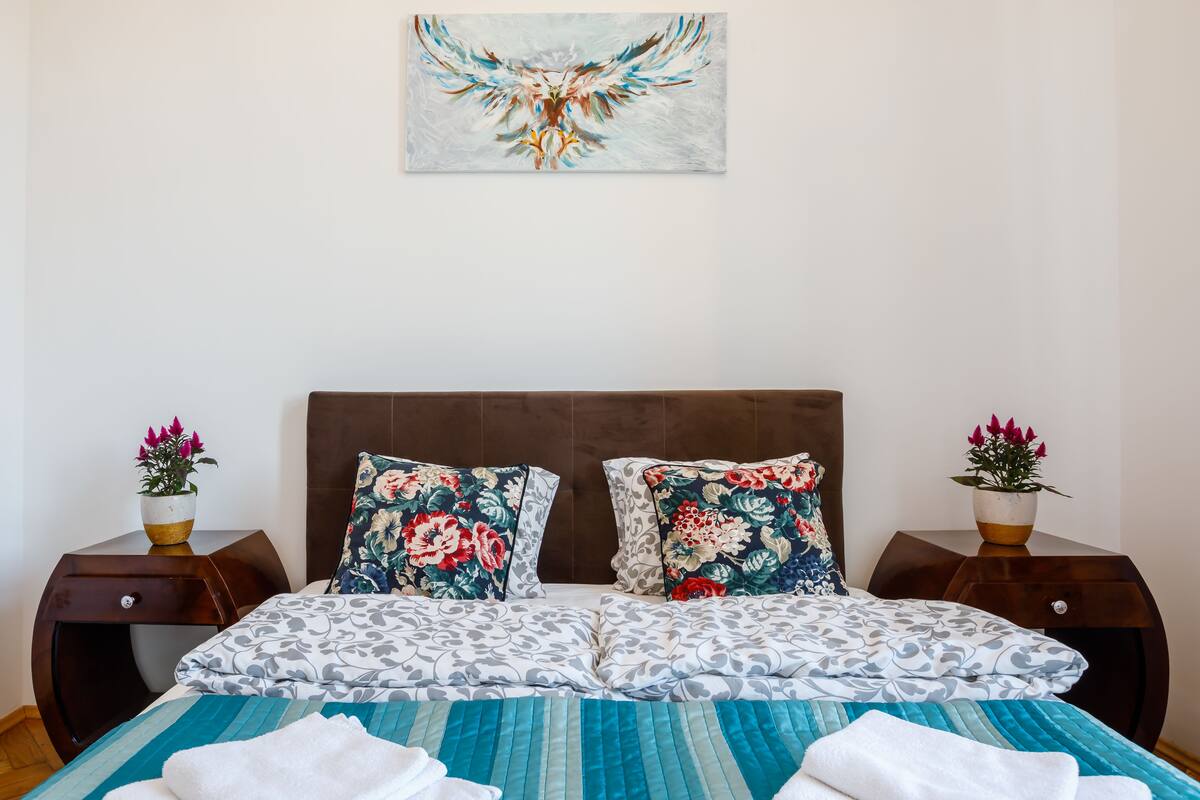 Departamento superior, 1 habitación, vista a la ciudad, torre (25 Sw. Marka Street) | Tabla de planchar con plancha, wifi gratis y decoración personalizada 