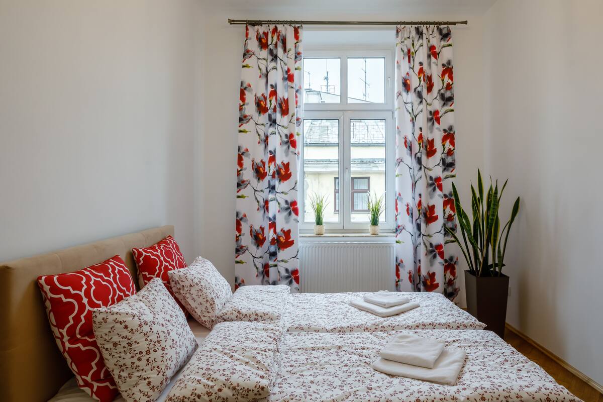 Departamento Deluxe, 1 habitación, vista a la ciudad, torre (25 Sw. Marka Street) | Tabla de planchar con plancha, wifi gratis y decoración personalizada 