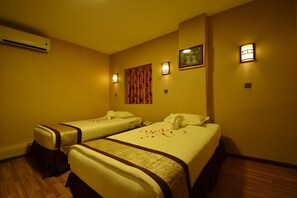 Minibar, caja de seguridad en la habitación y escritorio