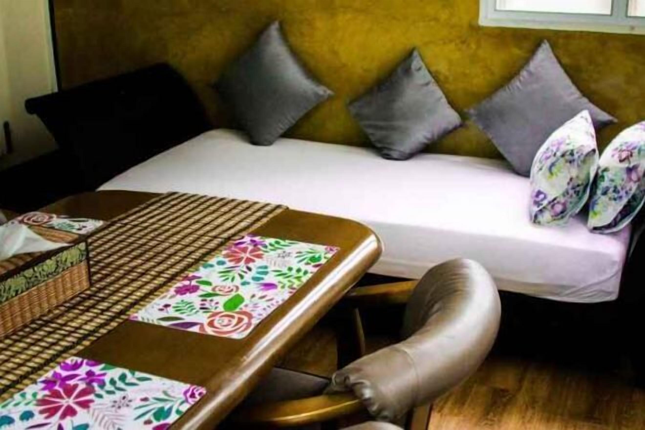 Minibar, caixa forta a l'habitació, decoració individual i escriptori 