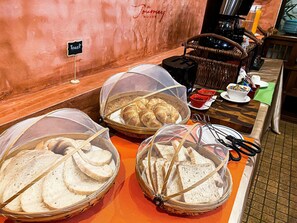 Desayuno buffet todos los días (con cargo) 
