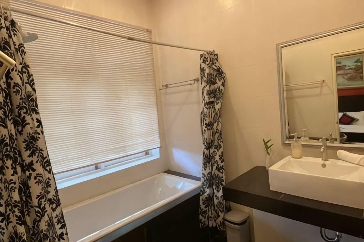 Bathroom | Free toiletries, hair dryer, bathrobes, slippers