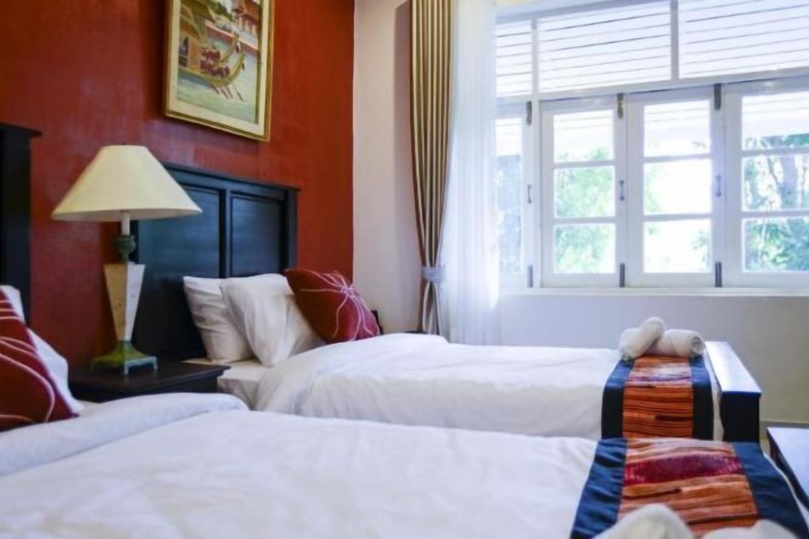 Minibar, caixa forta a l'habitació, decoració individual i escriptori 