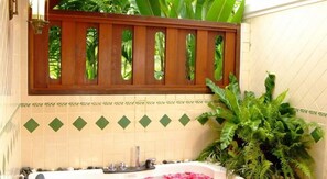Jacuzzi Villa | Bathroom
