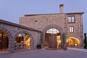 Façade de l’hébergement - soirée/nuit