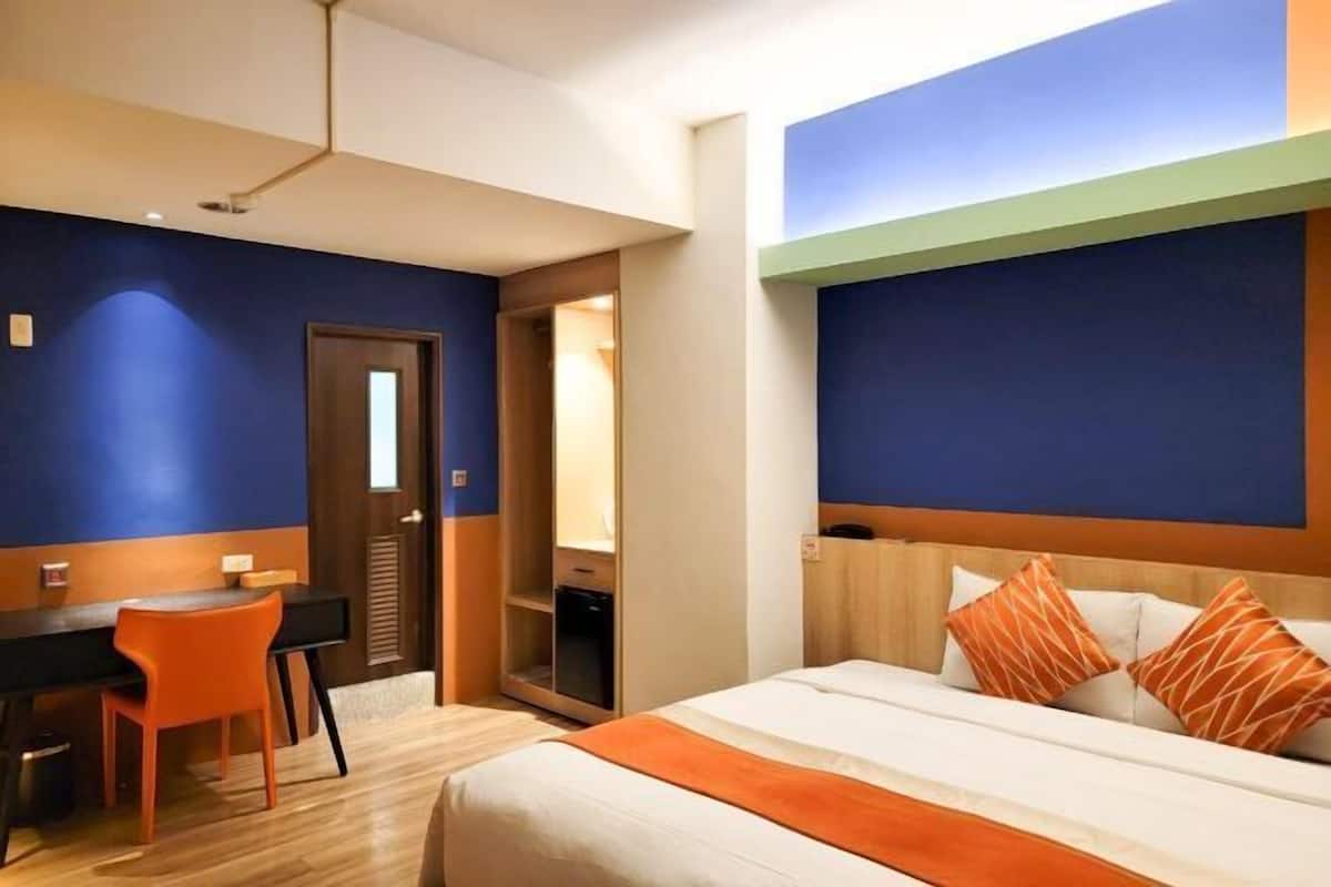 Premium bedding, blackout curtains, free WiFi, bed sheets