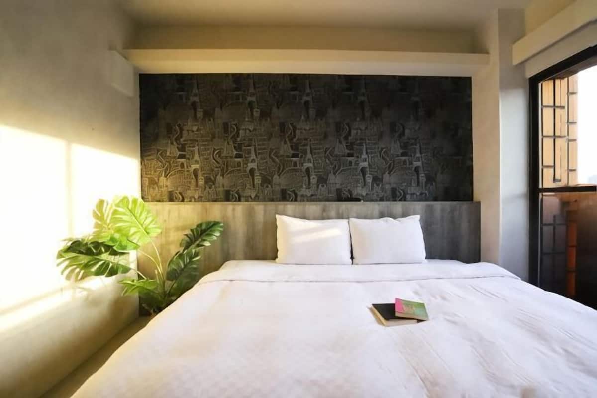 Premium bedding, blackout drapes, free WiFi, bed sheets