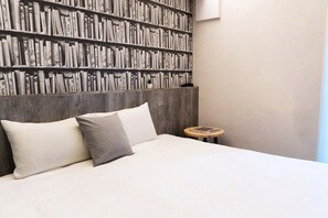 Standard Double Room - No Parking | Ylelliset vuodevaatteet, pimennysverhot, ilmainen Wi-Fi, vuodevaatteet