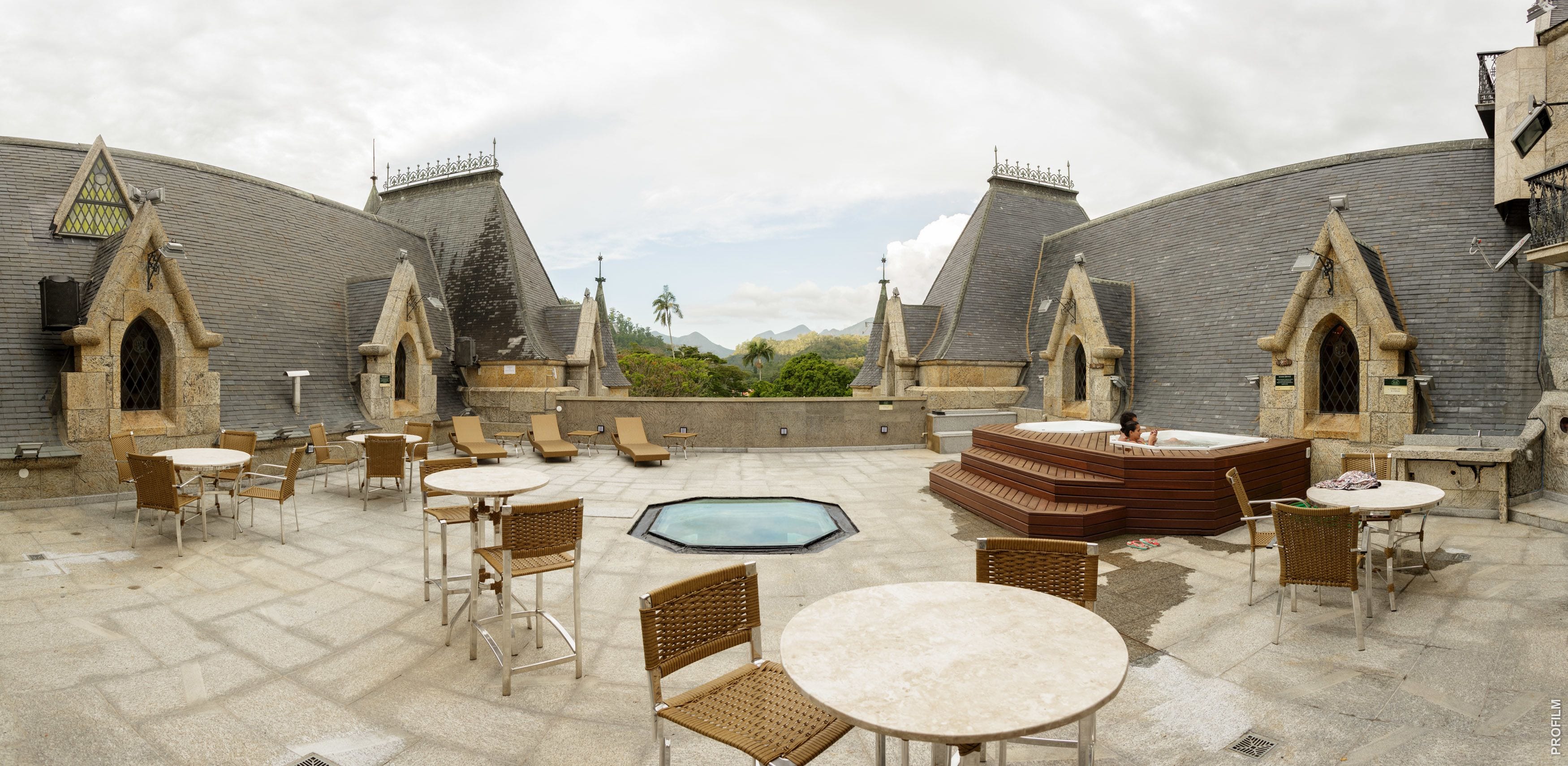 Tina de hidromasaje al aire libre