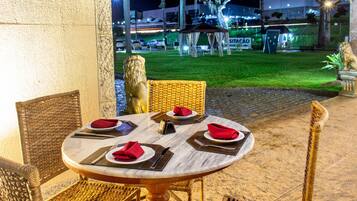 Khu ẩm thực ngoài trời