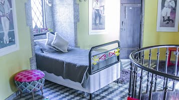Suíte da Torre com Hidromassagem | Bathroom | Hair dryer, towels