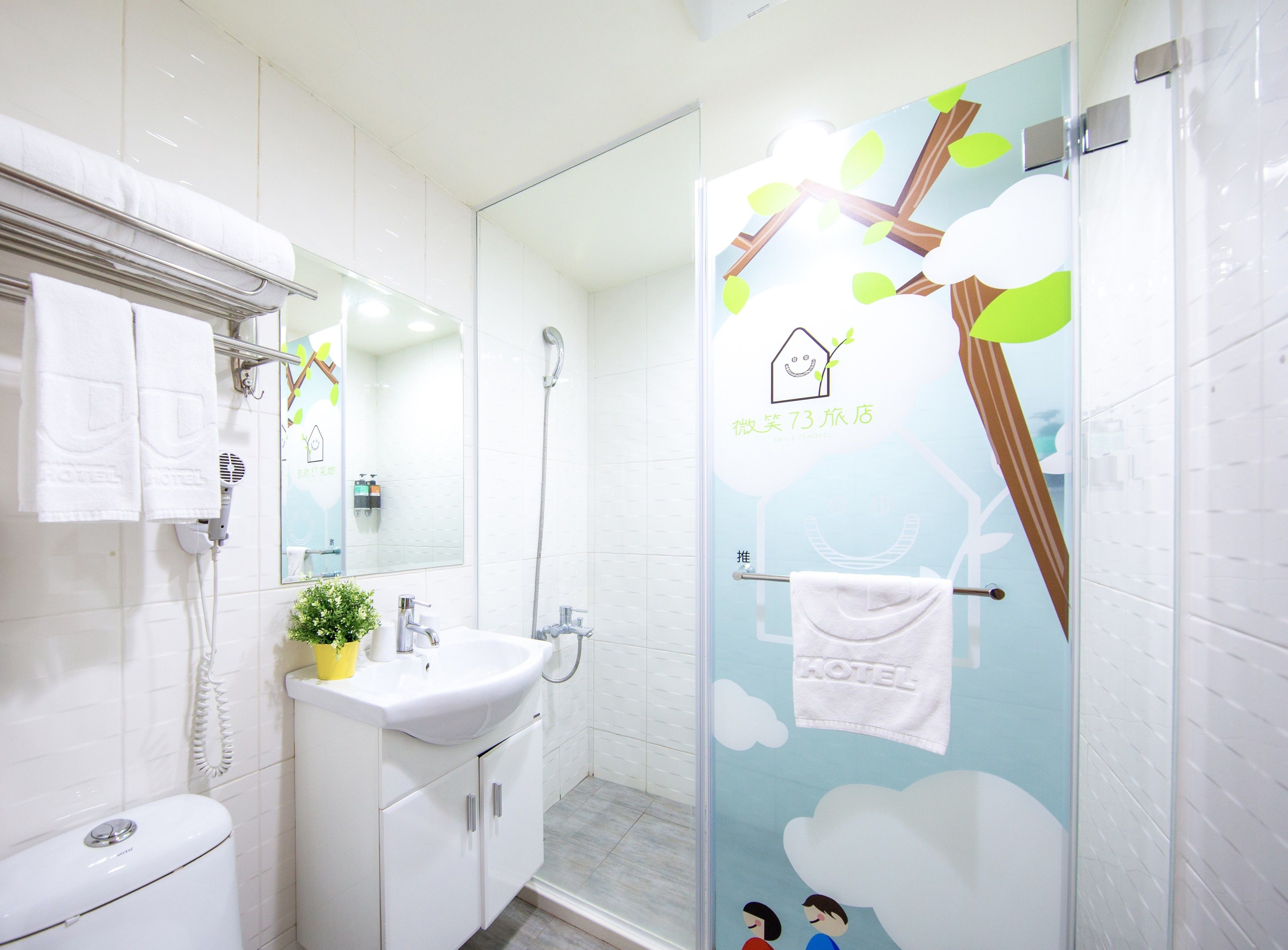 standard double room | bathroom amenities | shower, hair dryer, towels