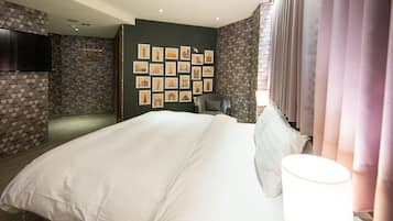 Habitación doble Deluxe, 1 habitación | Ropa de cama de alta calidad, escritorio y cortinas blackout
