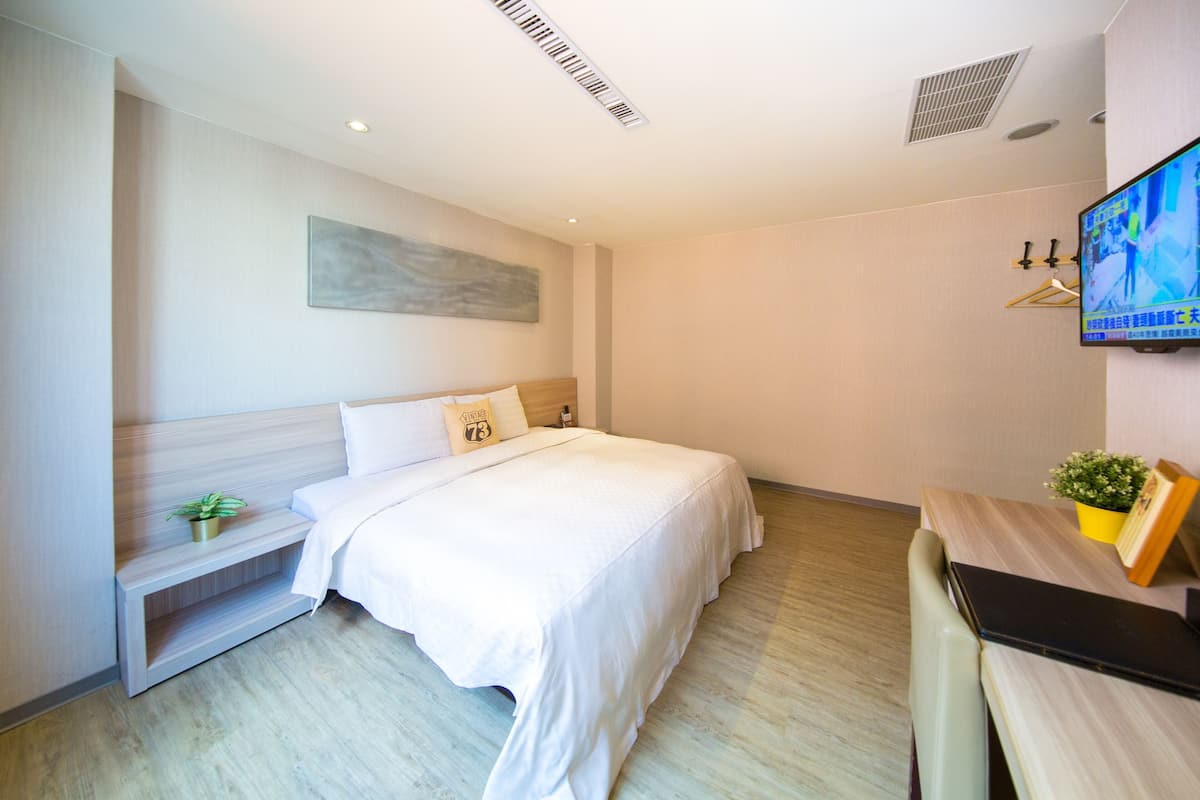 Quarto casal standard, 1 cama de casal | Roupas de cama premium, escrivaninha, cortinas blackout