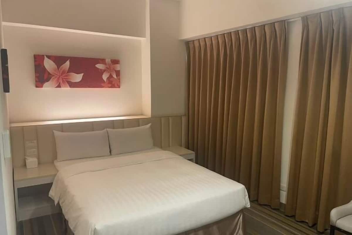 1 Schlafzimmer, Daunenbettdecken, Schreibtisch, Verdunkelungsvorhänge
