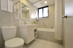 1 bedroom, down comforters, desk, blackout drapes - CU Hotel Taichung (Taichung)