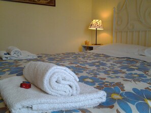 Double or Twin Room, Private Bathroom | Desk, iron/ironing board, cribs/infant beds, rollaway beds - Luna Piena B&B (Lecce)