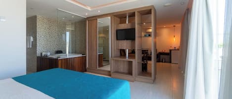 Suite | Minibar, desk, laptop workspace, free WiFi