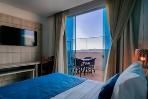 Dobbeltrom – premium, 1 kingsize-seng | Minibar, skrivebord, skrivebord for bærbar PC og wi-fi (inkludert)