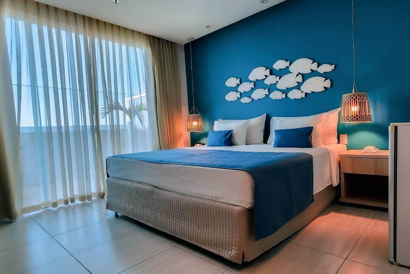 Minibar, desk, laptop workspace, free WiFi