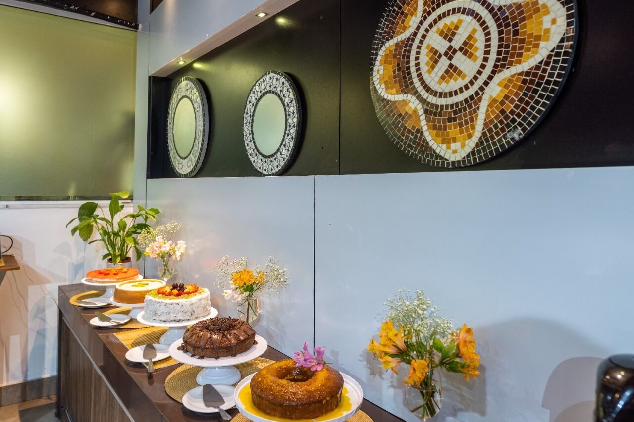 breakfast, lunch and dinner served