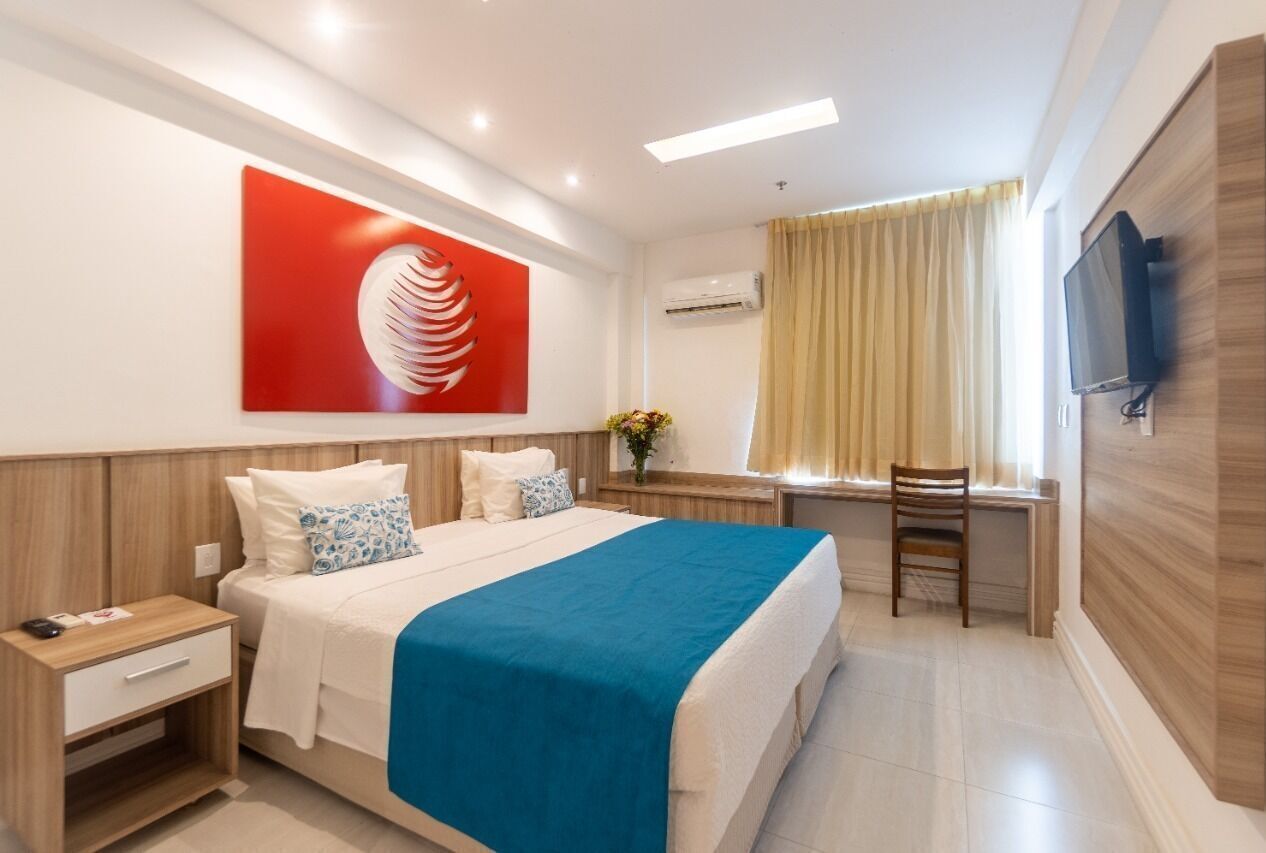 Minibar, bureau, espace de travail pour ordinateur portable