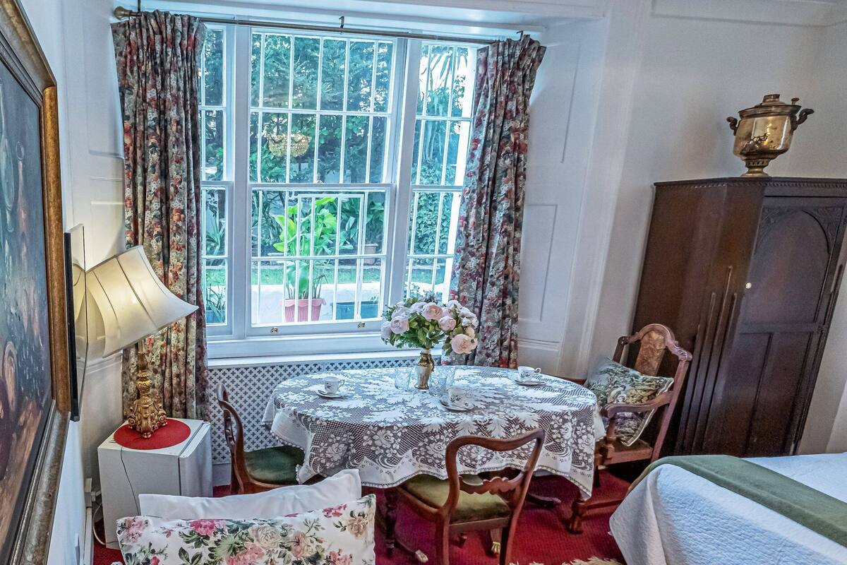 Family Triple Room | Memory foam beds, in-room safe, desk, iron/ironing board