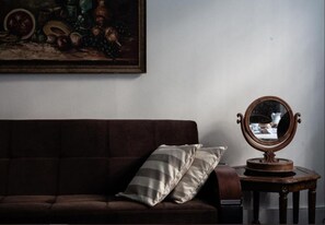 Family Room | Memory-foam beds, in-room safe, individually decorated - Juliette's Bed and Breakfast (London)