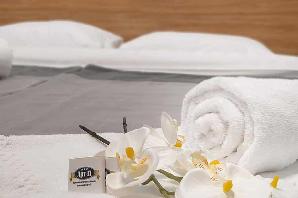 Suite | Een minibar, een kluis op de kamer, een bureau, geluiddichte muren