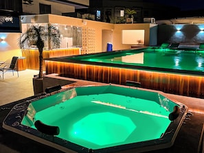 Bain à remous extérieur