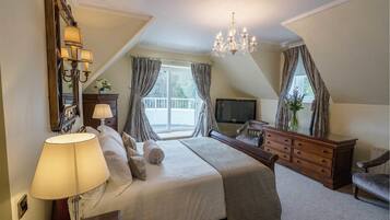 Penthouse | Desk, laptop workspace, soundproofing, iron/ironing board