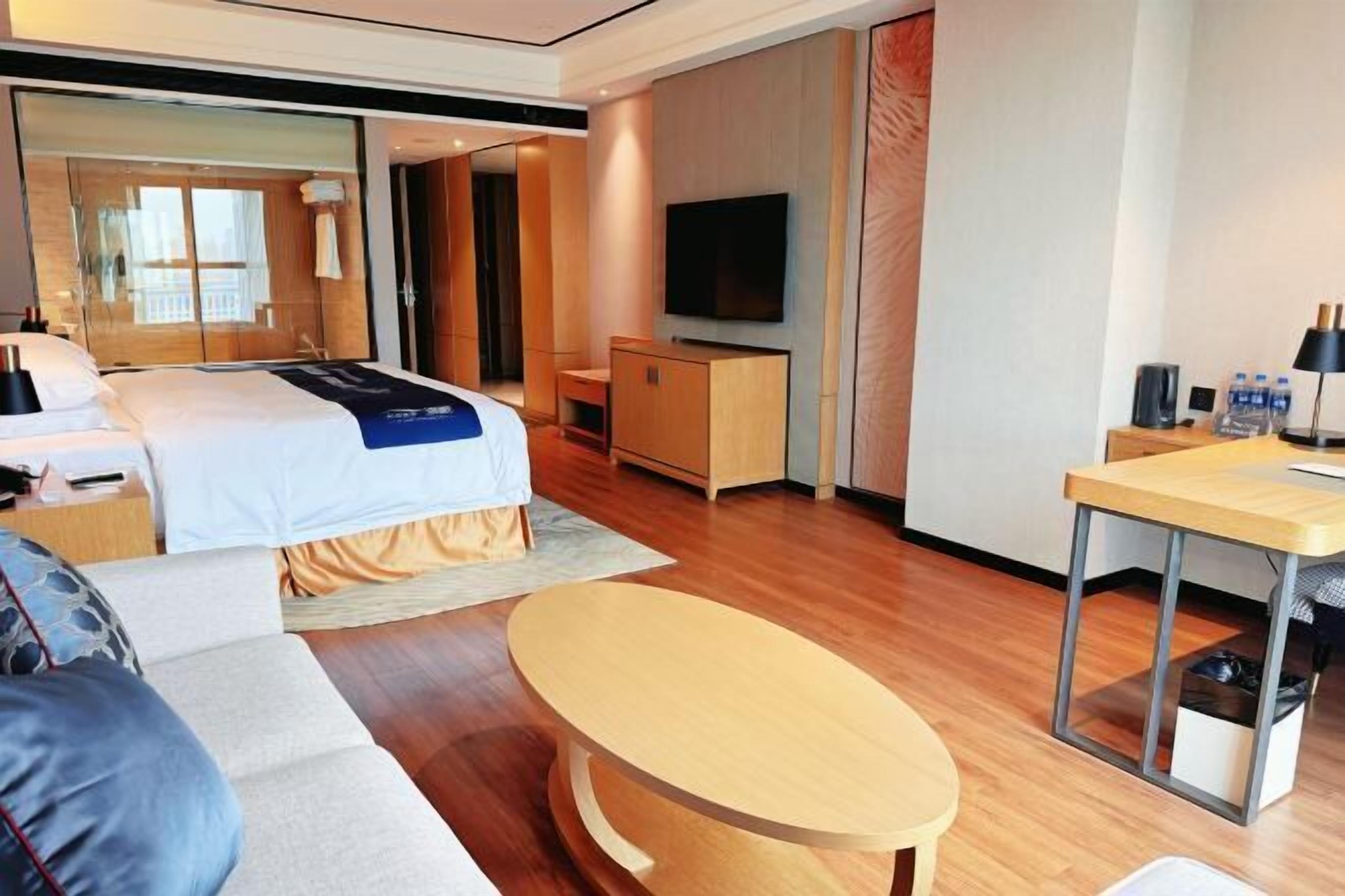 Sengetøy av topp kvalitet, dundyner, senger med overmadrass og minibar