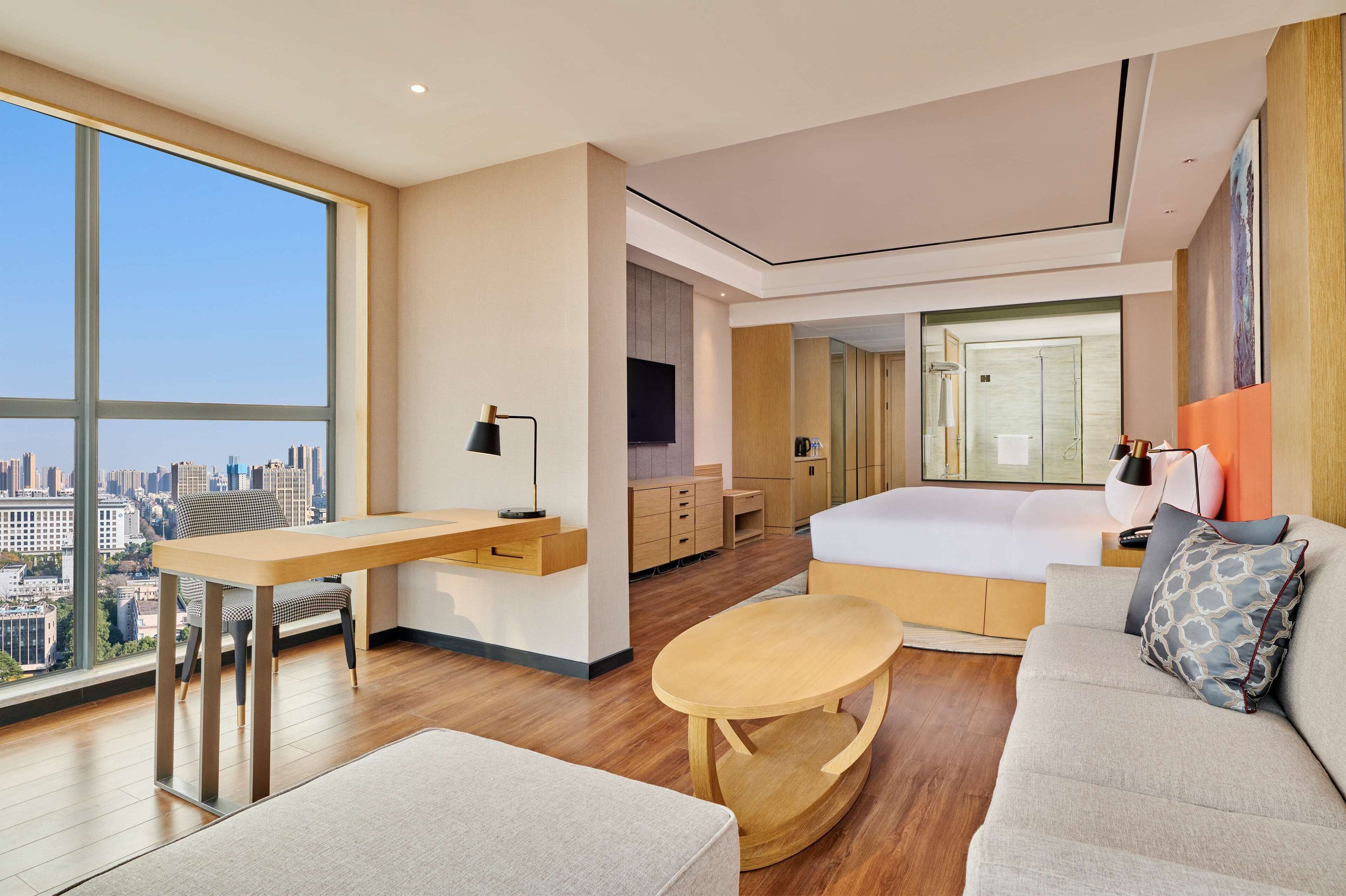 Premium Room, 1 King Bed | Premium bedding, down comforters, pillowtop beds, minibar