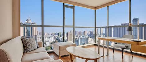 Premium Room, 1 King Bed | 1 bedroom, premium bedding, down duvets, pillow-top beds