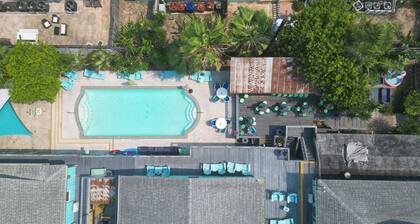 Upper Deck Hotel and Bar - Adults Only