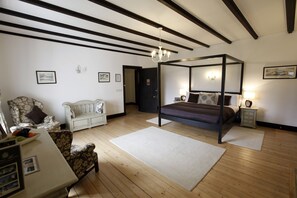 Deluxe Room | Peralatan tempat tidur premium, dihias secara berasingan