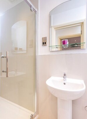 Apartment, 1 Bedroom | Bathroom