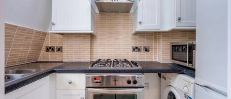 Apartment, 1 Bedroom | Private kitchen | Full-size fridge, microwave, stovetop, electric kettle