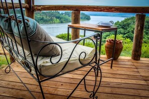 Tienda de lujo, vistas al lago | Balcón