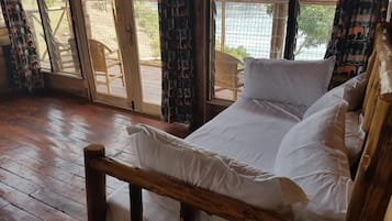 Ropa de cama de alta calidad, escritorio, camas extra y wifi gratis