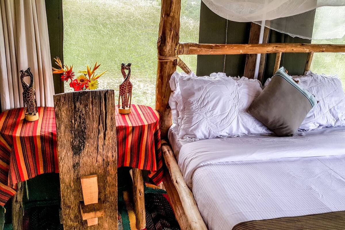 Luxury Tent, Lake View | Premium bedding, desk, rollaway beds (surcharge), WiFi (free)