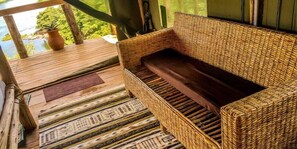 Tente luxueuse, vue sur le lac | Aire de séjour