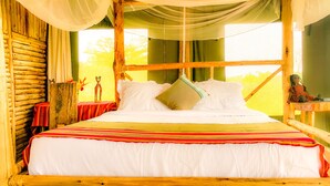 Luxury-Zelt, Seeblick | Hochwertige Bettwaren, Schreibtisch, Zustellbetten, kostenloses WLAN