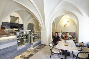 Free daily buffet breakfast - Penzion Kostnický dům (Tabor)