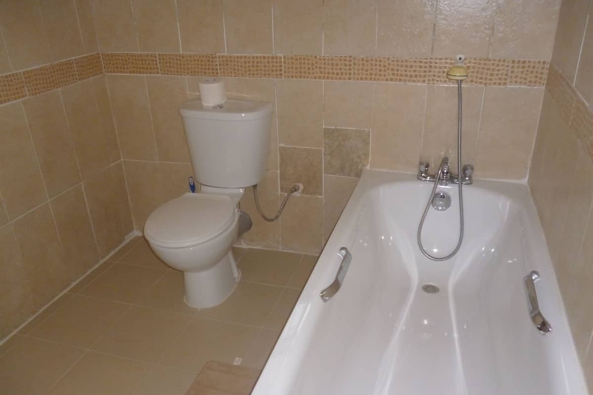 Free toiletries, hair dryer (on request), soap, shampoo