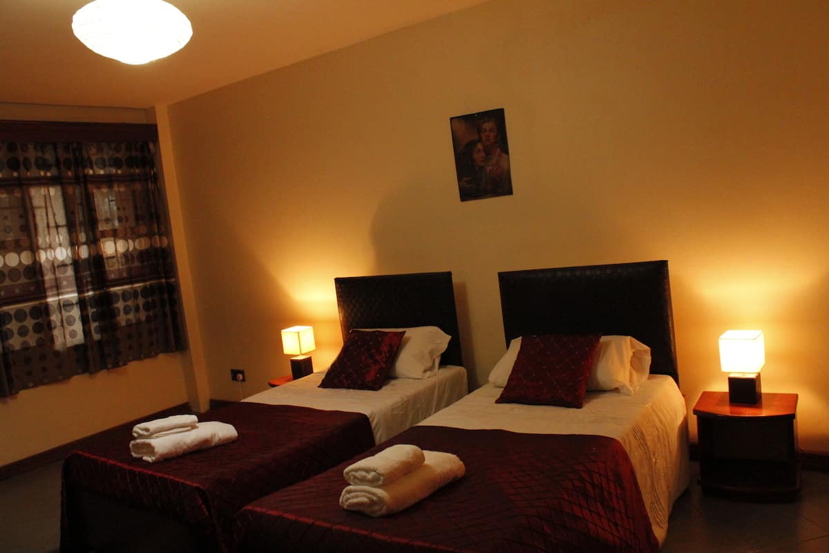 Deluxe Double or Twin Room | 1 bedroom, soundproofing, iron/ironing board (on request)