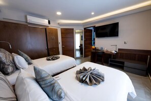Executive Room (2 single beds) | Premium bedding, down comforters, in-room safe, individually decorated
